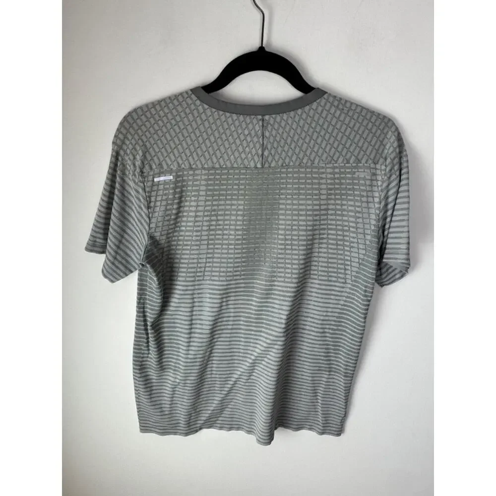 Nike Running T-Shirt - Men's Medium